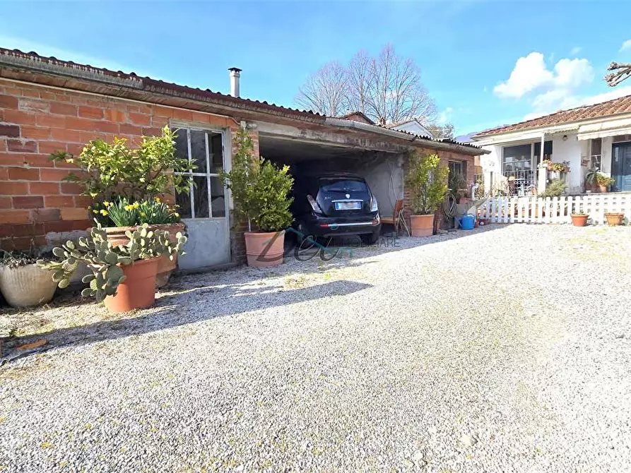 Immagine 3 di Casa bifamiliare in vendita  in Via di piaggiori 213 a Capannori