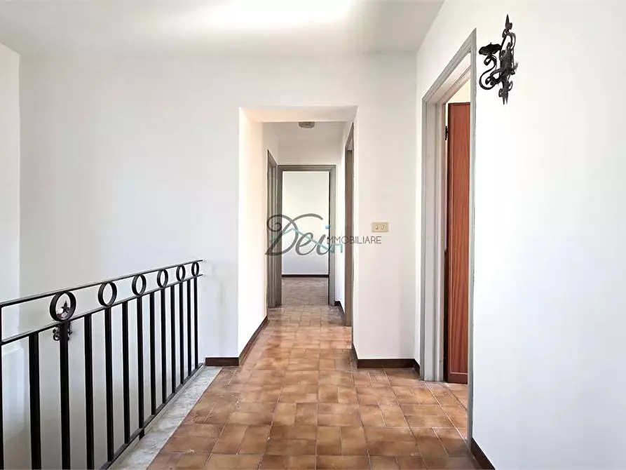 Immagine 25 di Casa bifamiliare in vendita  in Via dell'isola a Capannori