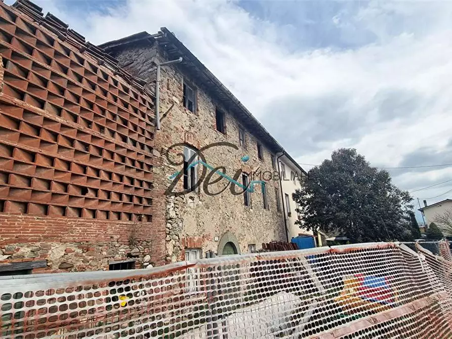 Immagine 11 di Porzione di casa in vendita  in VIa del Ponte a Lucca