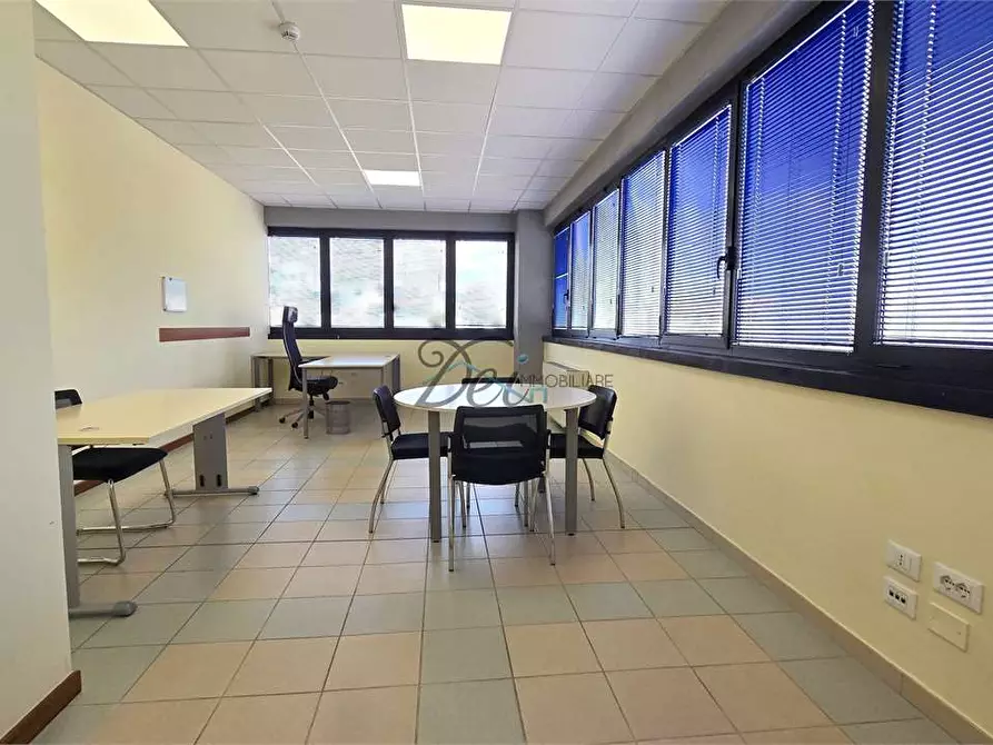 Immagine 9 di Ufficio in affitto  in Via Vecchi pardini a Lucca