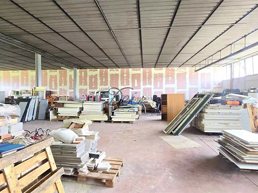 Immagine 4 di Capannone industriale in vendita  in Via nuova segromigno a Capannori