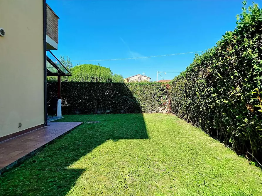 Immagine 37 di Casa bifamiliare in vendita  in Via dei coselli a Capannori