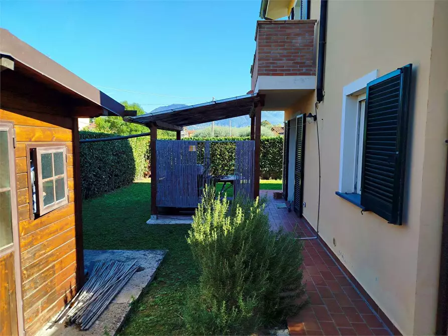 Immagine 39 di Casa bifamiliare in vendita  in Via dei coselli a Capannori