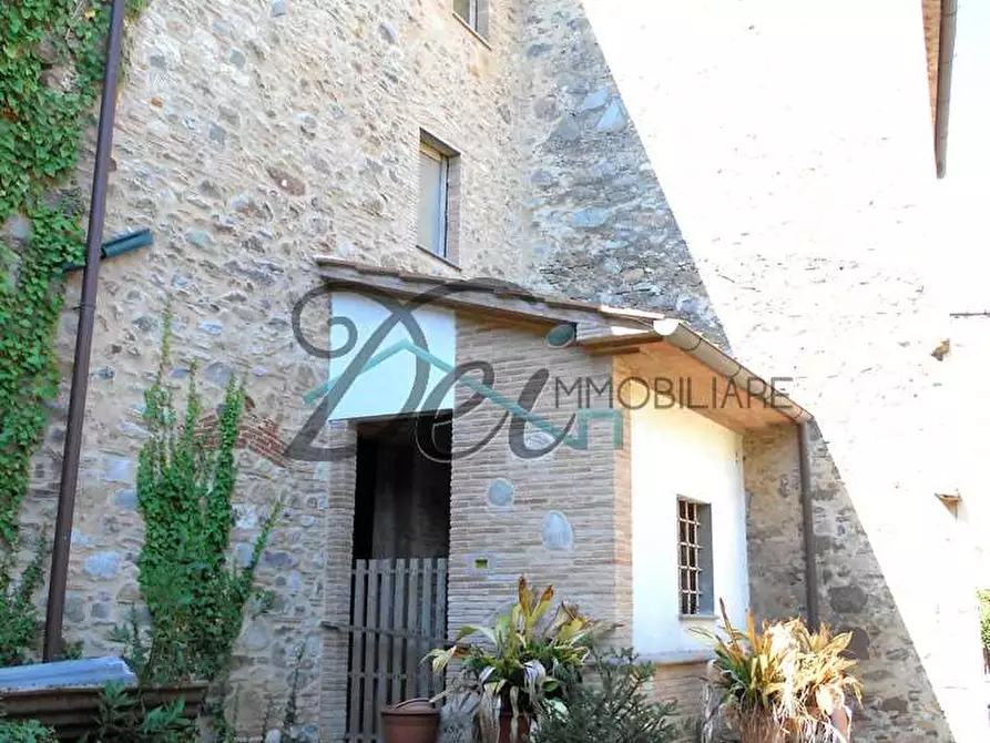 Immagine 2 di Porzione di casa in vendita  in Via castel durante 8 a Capannori