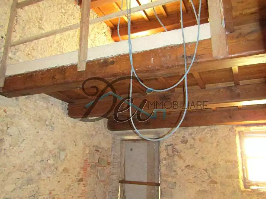 Immagine 8 di Porzione di casa in vendita  in Via castel durante 8 a Capannori