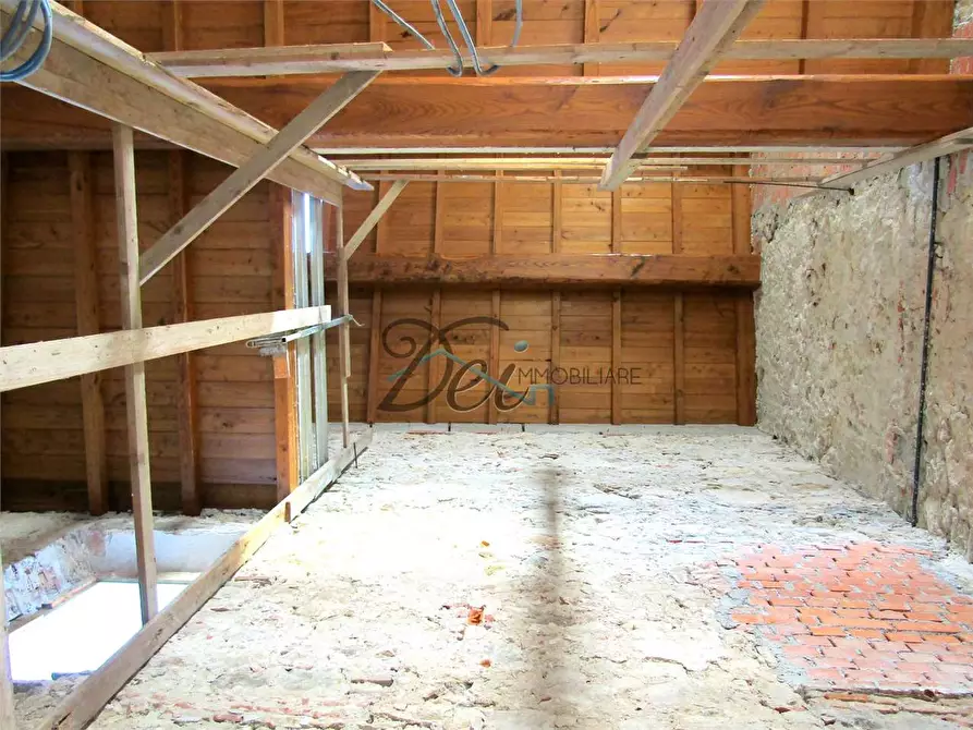 Immagine 10 di Porzione di casa in vendita  in Via castel durante 8 a Capannori