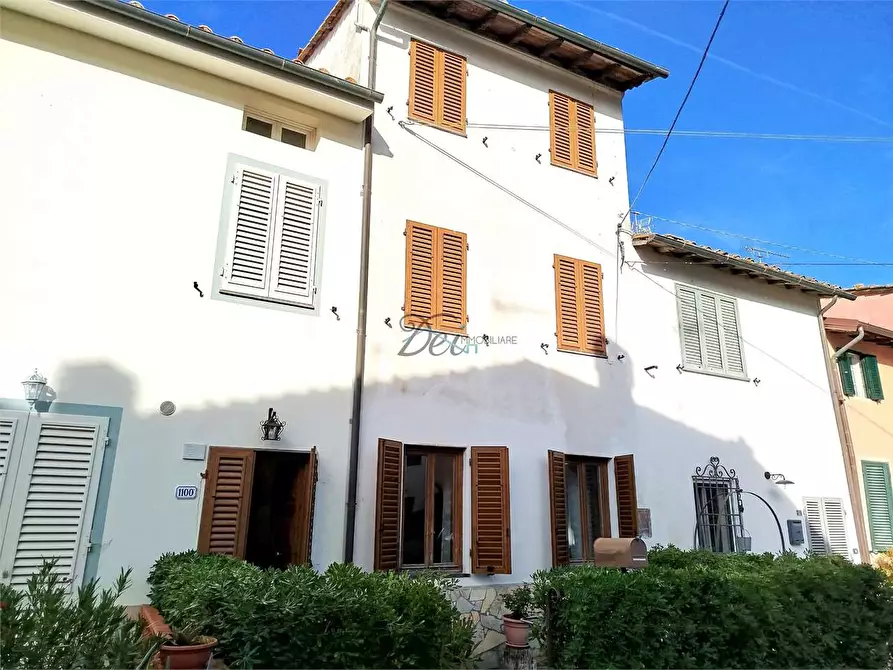 Immagine 2 di Porzione di casa in vendita  in via di vicopelago a Lucca