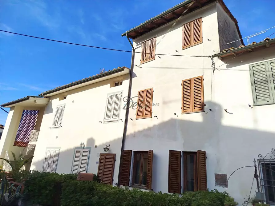 Immagine 41 di Porzione di casa in vendita  in via di vicopelago a Lucca