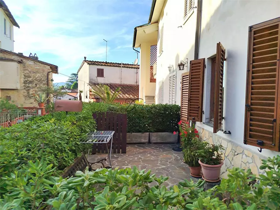 Immagine 33 di Porzione di casa in vendita  in via di vicopelago a Lucca