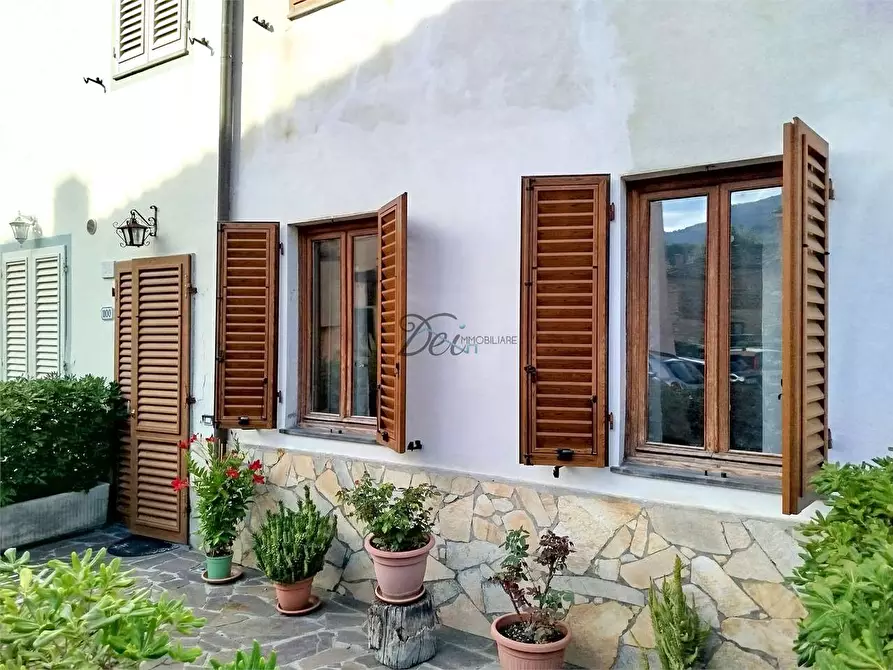 Immagine 35 di Porzione di casa in vendita  in via di vicopelago a Lucca