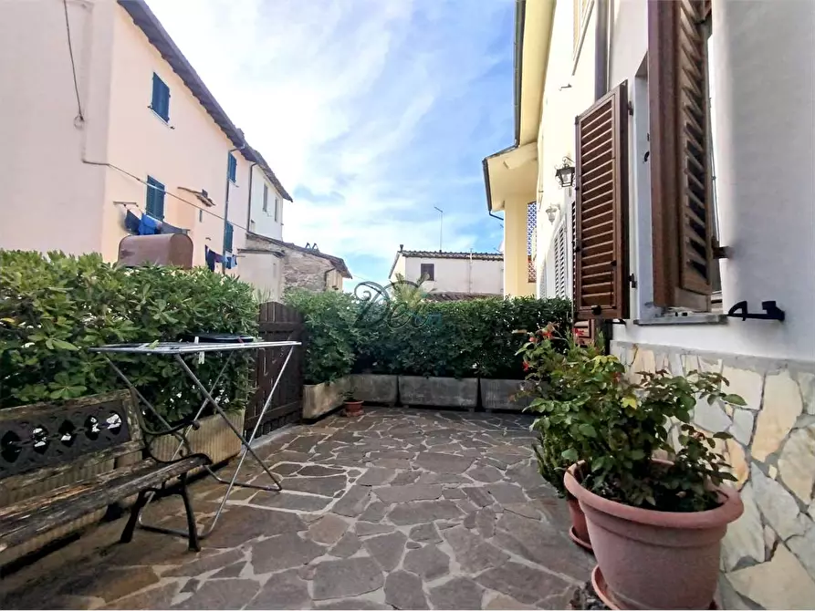 Immagine 34 di Porzione di casa in vendita  in via di vicopelago a Lucca