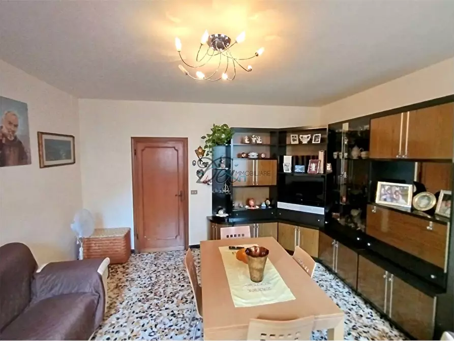 Immagine 10 di Porzione di casa in vendita  in via di vicopelago a Lucca