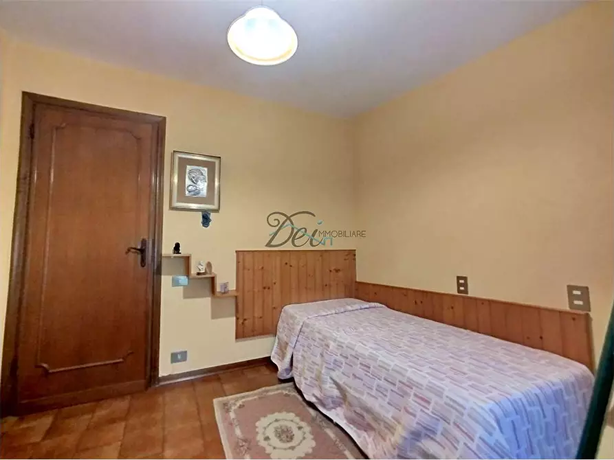 Immagine 19 di Porzione di casa in vendita  in via di vicopelago a Lucca