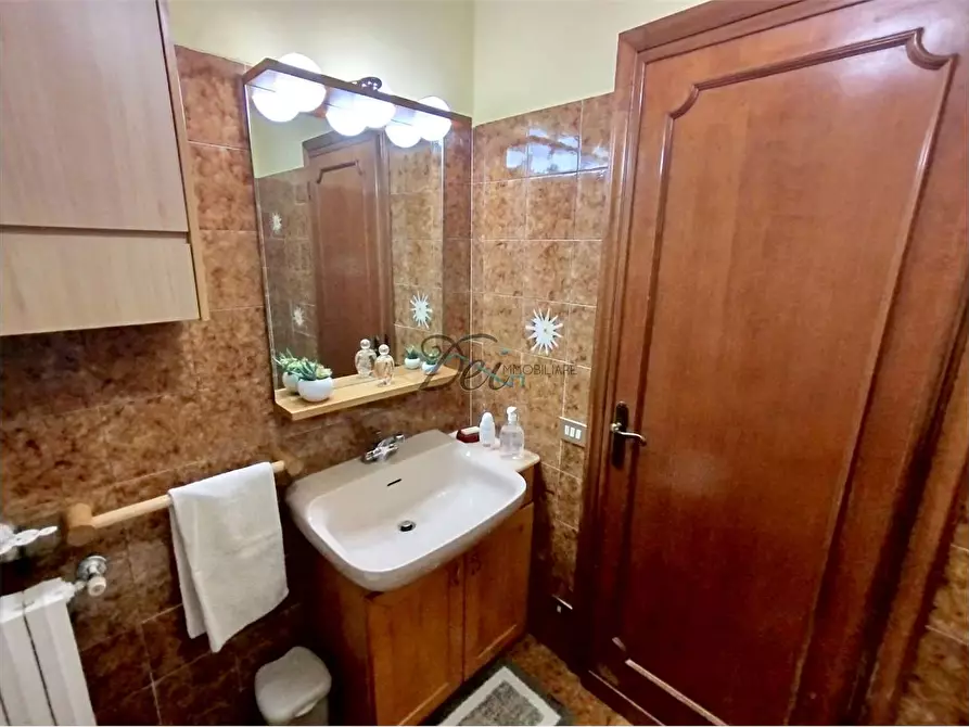 Immagine 27 di Porzione di casa in vendita  in via di vicopelago a Lucca