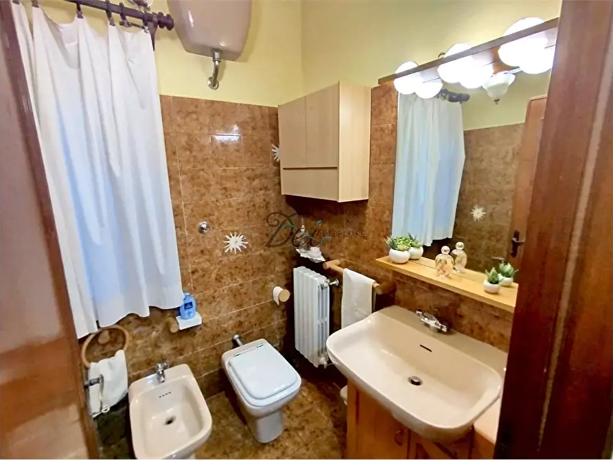 Immagine 26 di Porzione di casa in vendita  in via di vicopelago a Lucca