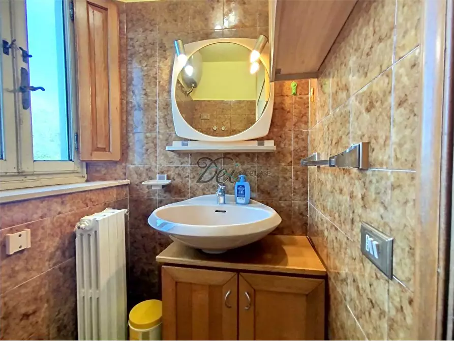 Immagine 29 di Porzione di casa in vendita  in via di vicopelago a Lucca