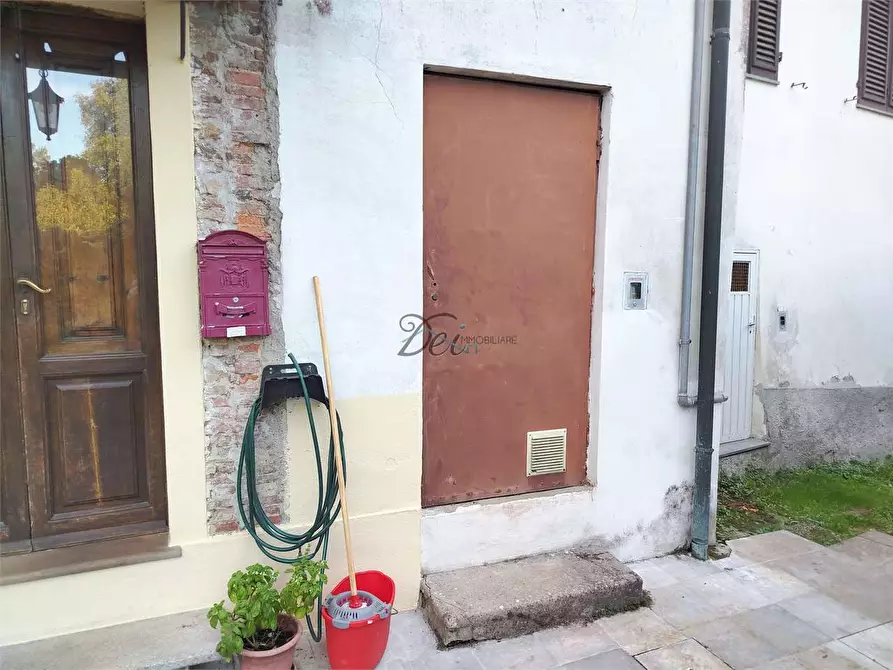 Immagine 38 di Porzione di casa in vendita  in via di vicopelago a Lucca