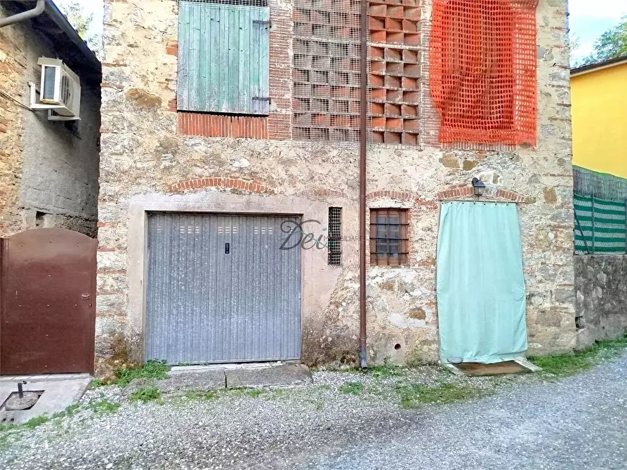 Immagine 36 di Porzione di casa in vendita  in via di vicopelago a Lucca