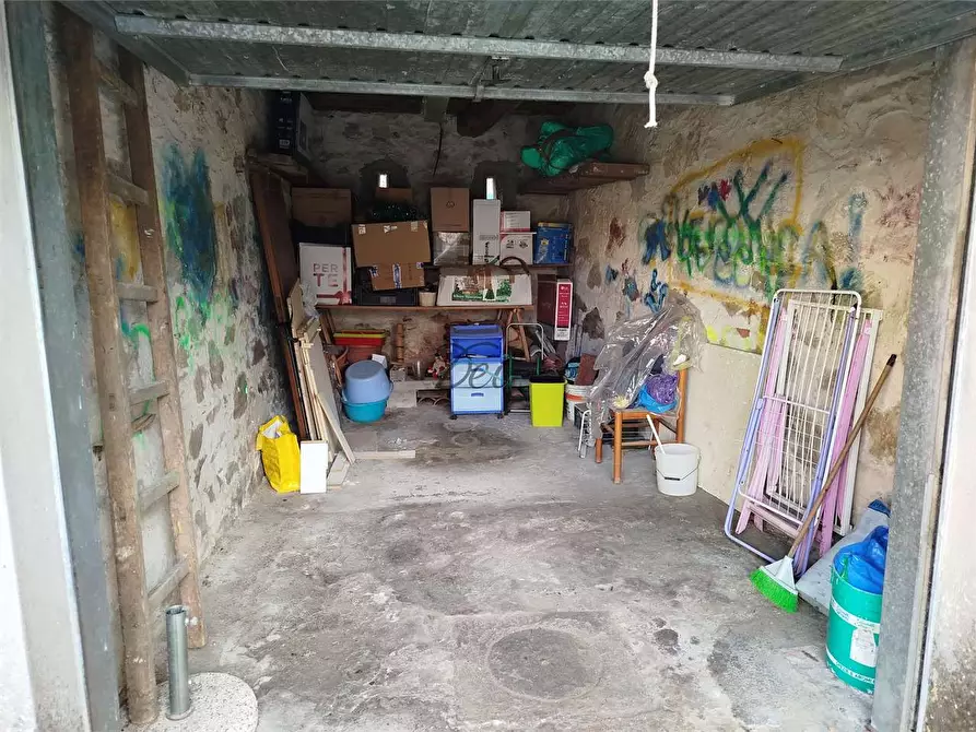 Immagine 37 di Porzione di casa in vendita  in via di vicopelago a Lucca
