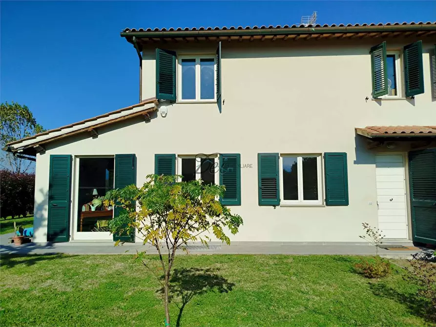 Immagine 6 di Casa bifamiliare in vendita  in via don aldo mei a Capannori