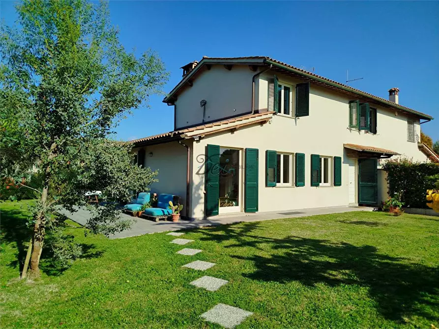 Immagine 1 di Casa bifamiliare in vendita  in via don aldo mei a Capannori