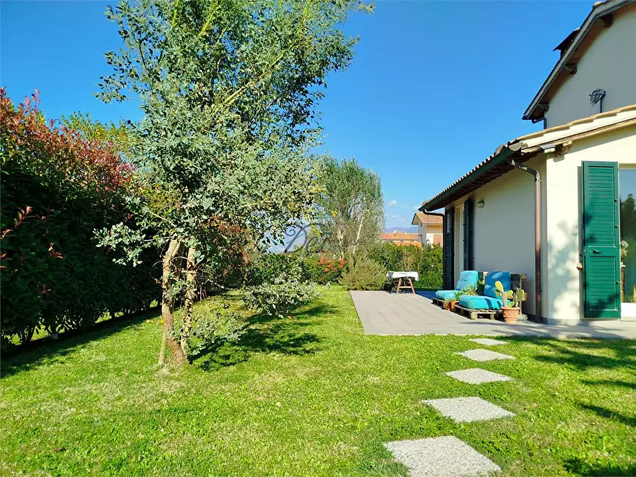 Immagine 41 di Casa bifamiliare in vendita  in via don aldo mei a Capannori