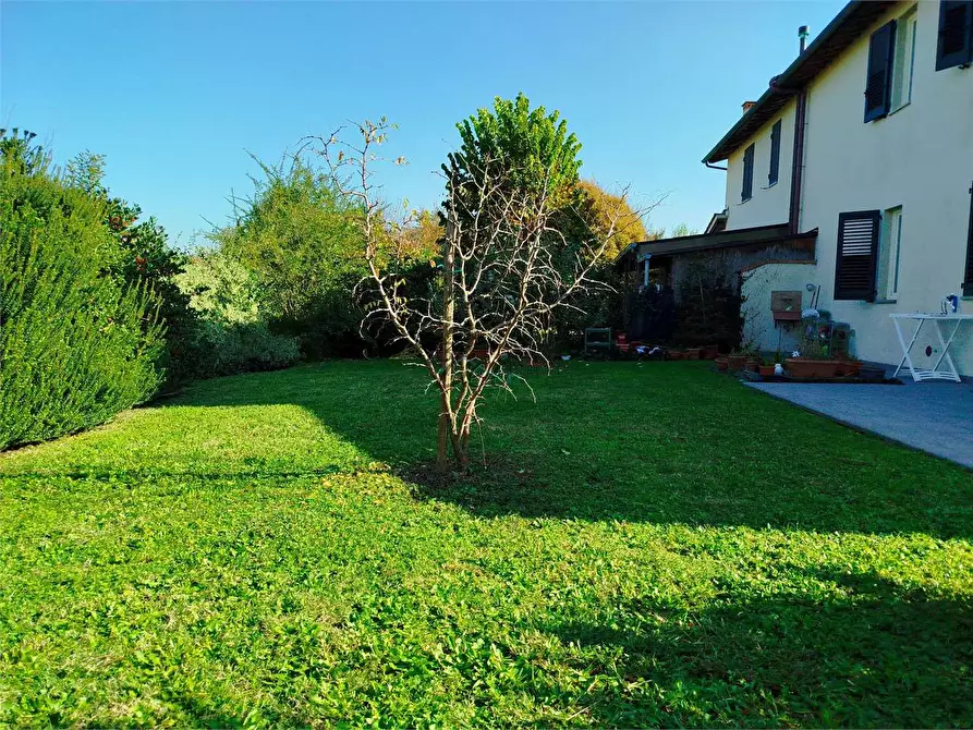 Immagine 37 di Casa bifamiliare in vendita  in via don aldo mei a Capannori
