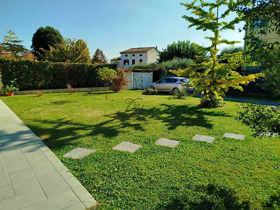 Immagine 43 di Casa bifamiliare in vendita  in via don aldo mei a Capannori