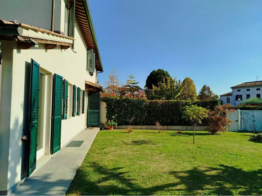 Immagine 5 di Casa bifamiliare in vendita  in via don aldo mei a Capannori