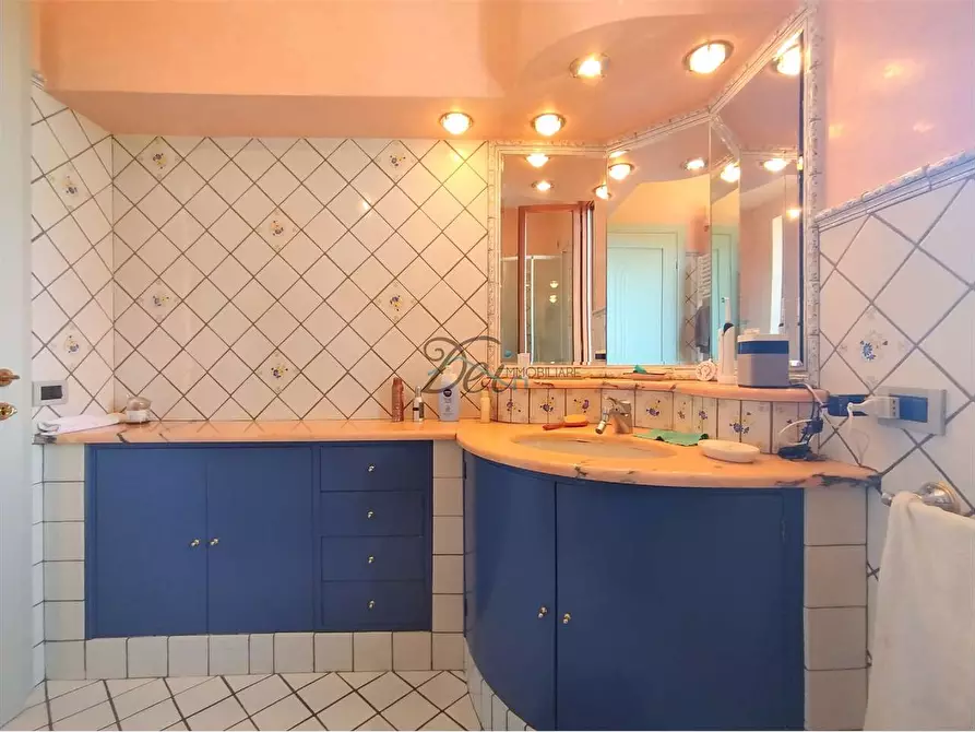 Immagine 30 di Villa in vendita  in via dei giomi a Capannori