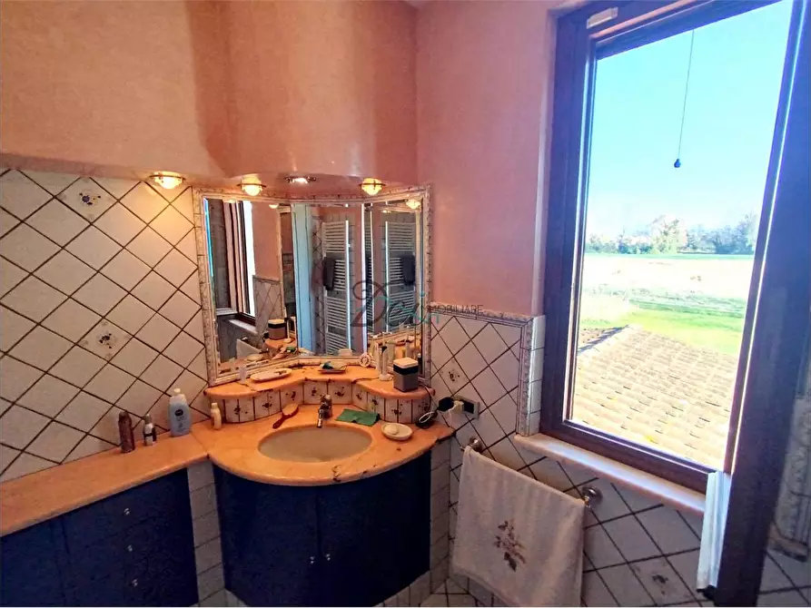 Immagine 31 di Villa in vendita  in via dei giomi a Capannori