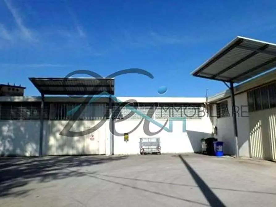 Immagine 1 di Capannone industriale in affitto  in via pesciatina  322 a Capannori