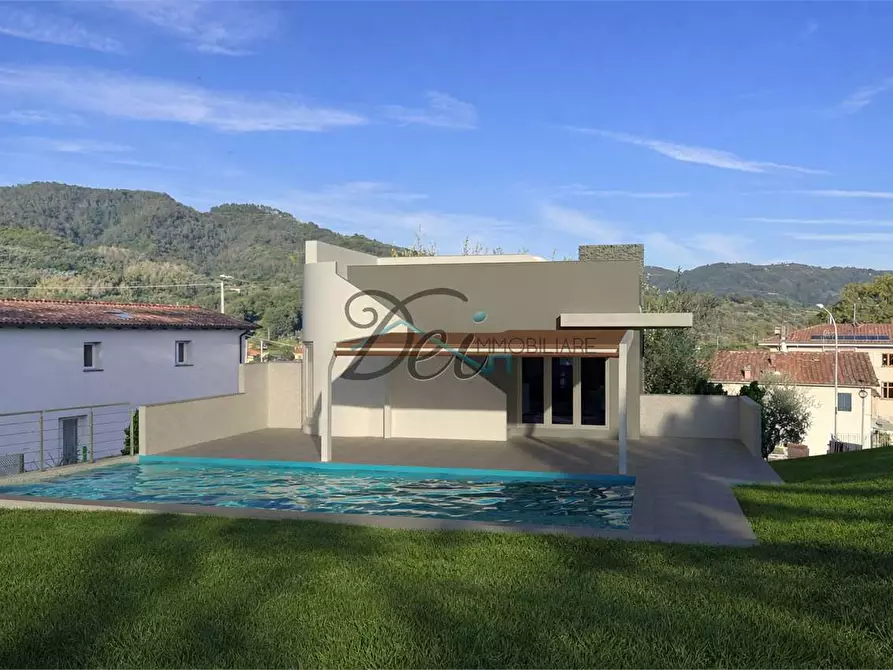 Immagine 1 di Villa in vendita  in via delle vitialle a Capannori