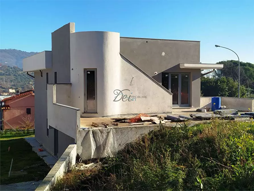 Immagine 3 di Villa in vendita  in via delle vitialle a Capannori