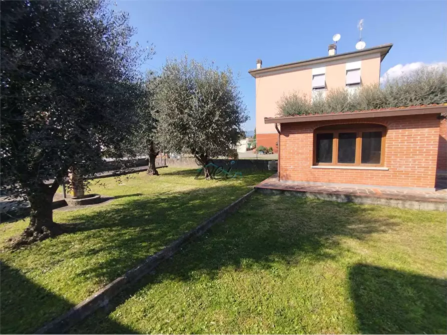 Immagine 2 di Villa in vendita  in Via della santissima annunziata  a Lucca