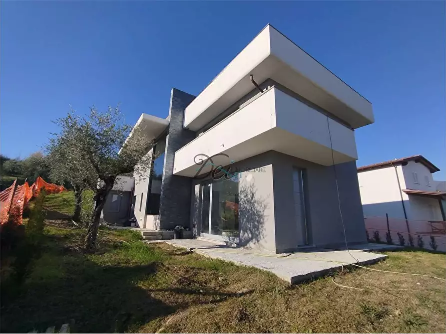 Immagine 9 di Villa in vendita  in via delle vitialle a Capannori