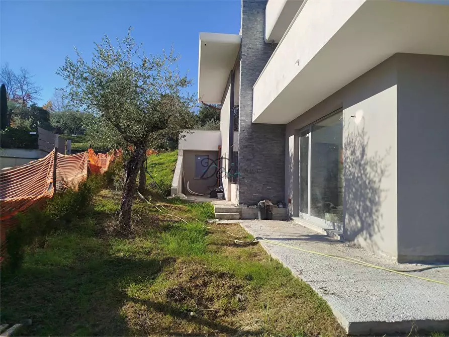 Immagine 26 di Villa in vendita  in via delle vitialle a Capannori