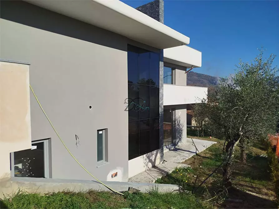 Immagine 27 di Villa in vendita  in via delle vitialle a Capannori