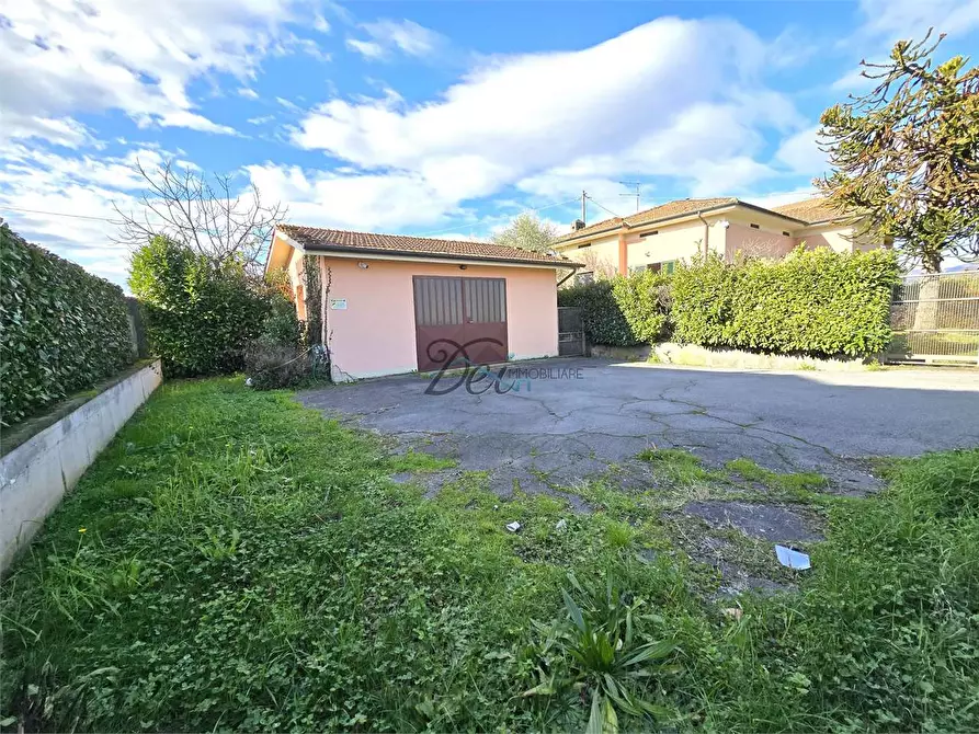 Immagine 28 di Villa in vendita  in Via Traversa  a Capannori