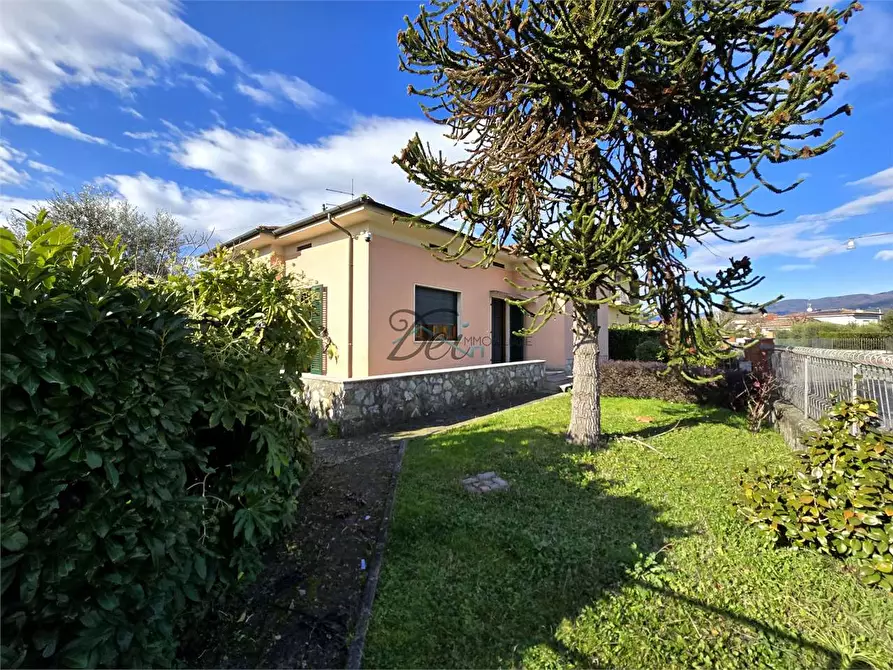 Immagine 34 di Villa in vendita  in Via Traversa  a Capannori