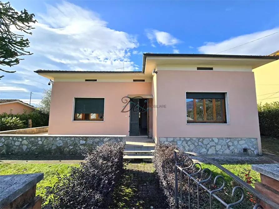 Immagine 2 di Villa in vendita  in Via Traversa  a Capannori