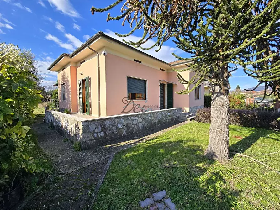 Immagine 33 di Villa in vendita  in Via Traversa  a Capannori