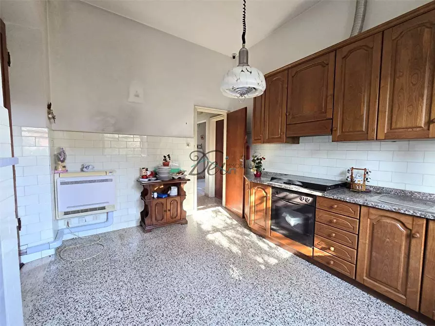 Immagine 15 di Villa in vendita  in Via Traversa  a Capannori