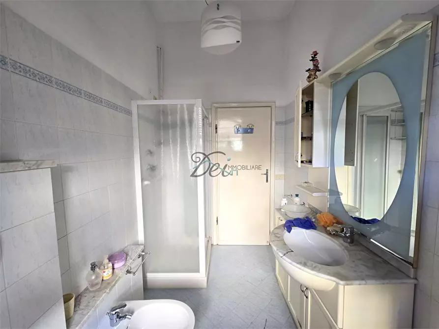 Immagine 27 di Villa in vendita  in Via Traversa  a Capannori