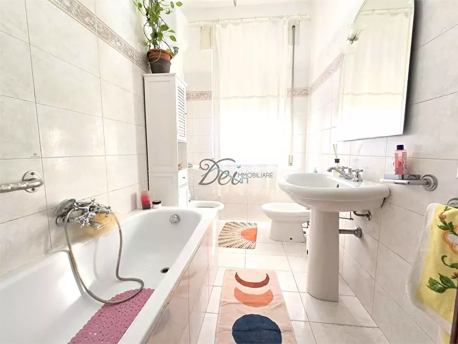 Immagine 32 di Porzione di casa in vendita  in Via della cateratta a Capannori