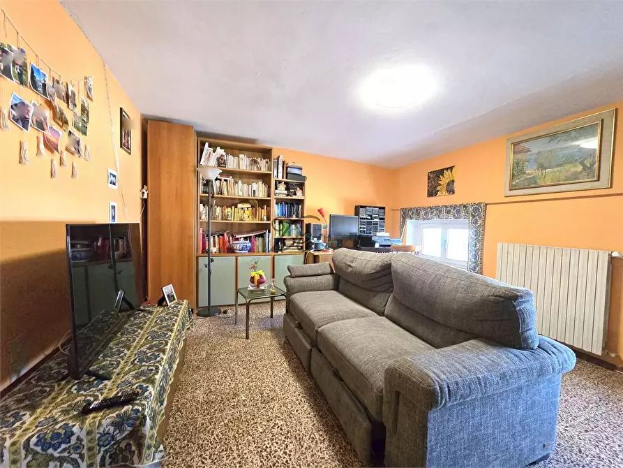 Immagine 25 di Porzione di casa in vendita  in Via della cateratta a Capannori