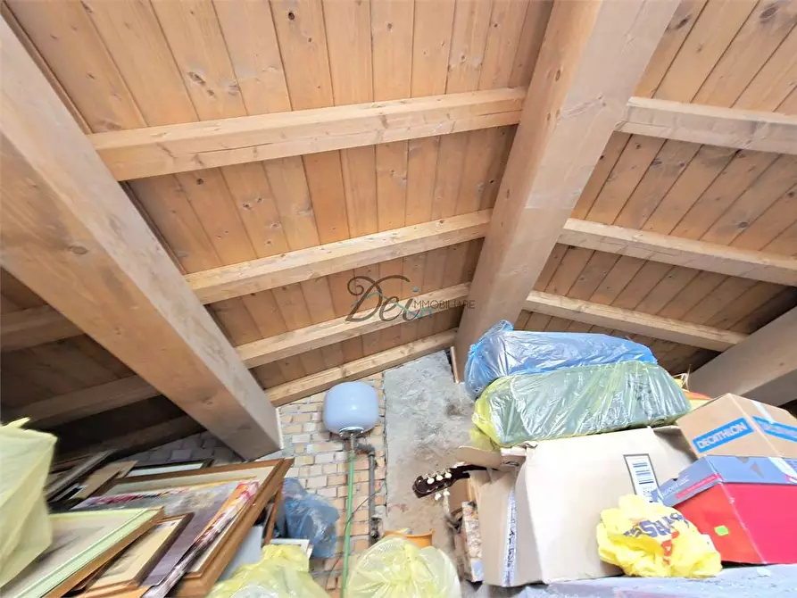 Immagine 35 di Porzione di casa in vendita  in Via della cateratta a Capannori