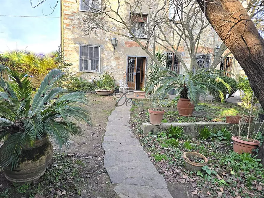 Immagine 2 di Porzione di casa in vendita  in Via della cateratta a Capannori
