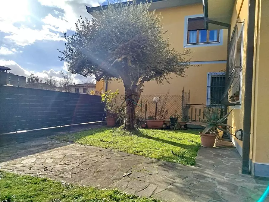 Immagine 8 di Casa bifamiliare in vendita  in via delle pierone a Lucca