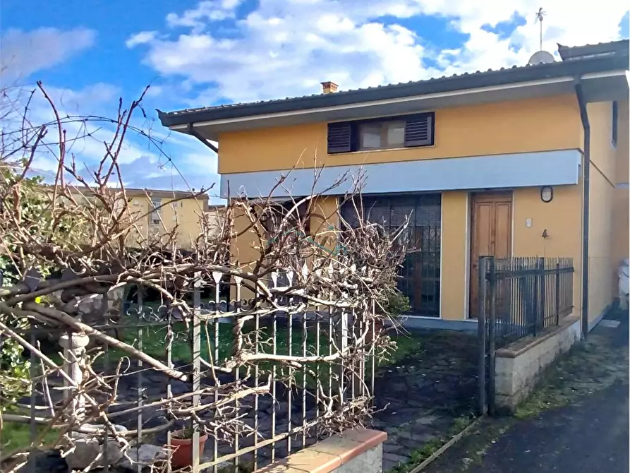 Immagine 3 di Casa bifamiliare in vendita  in via delle pierone a Lucca